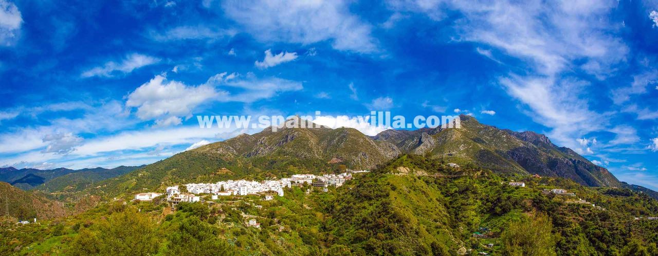 Bei MARBELLA - Exklusive NEUBAU-Reihen-Villen zwischen Bergen und Meer