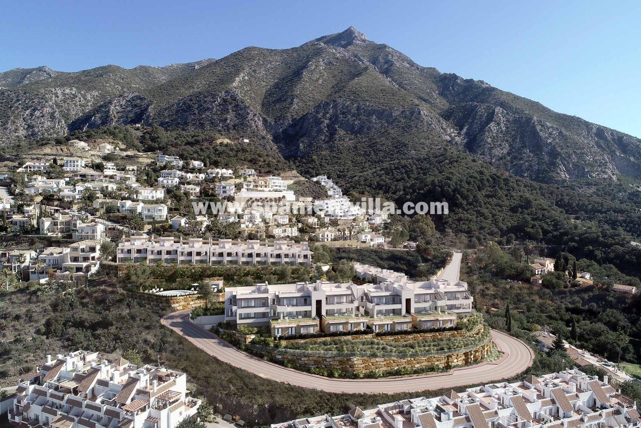 Bei MARBELLA - Exklusive NEUBAU-Reihen-Villen zwischen Bergen und Meer