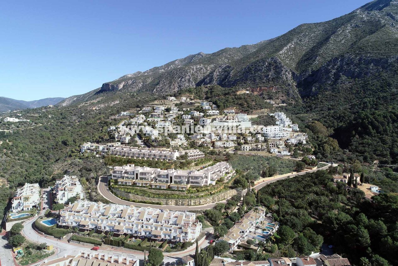 Bei MARBELLA - Exklusive NEUBAU-Reihen-Villen zwischen Bergen und Meer