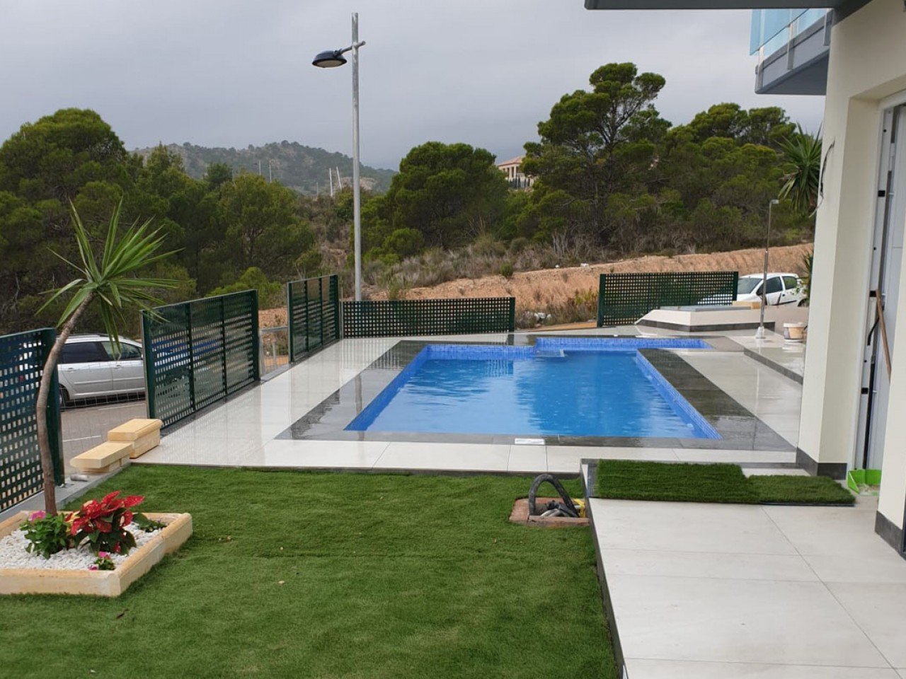 Moderne Neubau-Villa mit Pool - ein neues Konzept von Stil, Design und Qualität