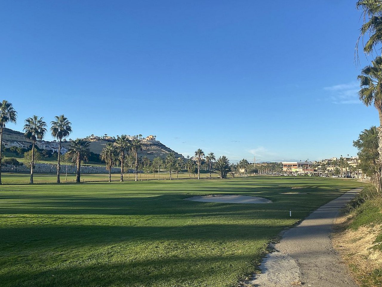 Elegante neue Luxusvillen auf dem schönen Golfplatz La Marquesa