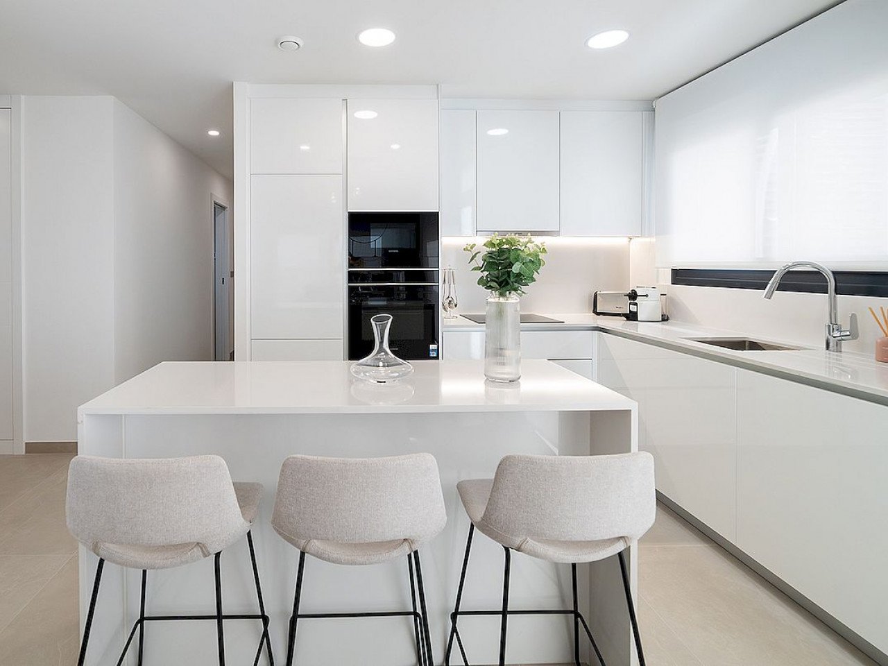 Moderner Skyscraper - Luxus-Apartments nur 50 m vom Poniente Strand