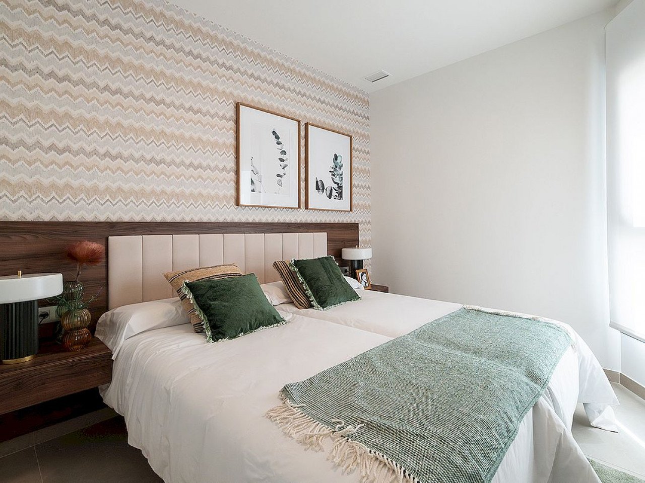 Moderner Skyscraper - Luxus-Apartments nur 50 m vom Poniente Strand