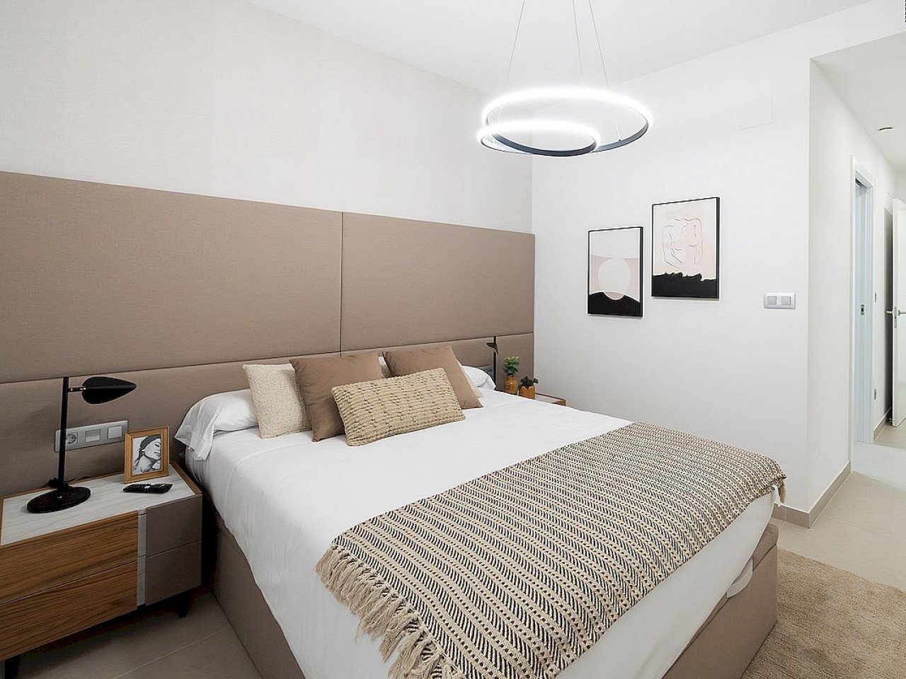 Moderner Skyscraper - Luxus-Apartments nur 50 m vom Poniente Strand