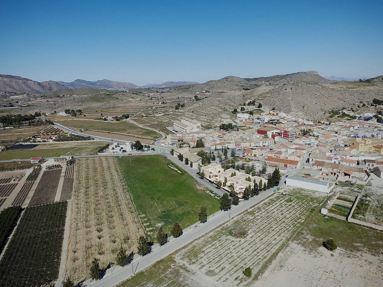 Moderne Neubau-Villa auf 2 Ebenen in ruhiger Gegend