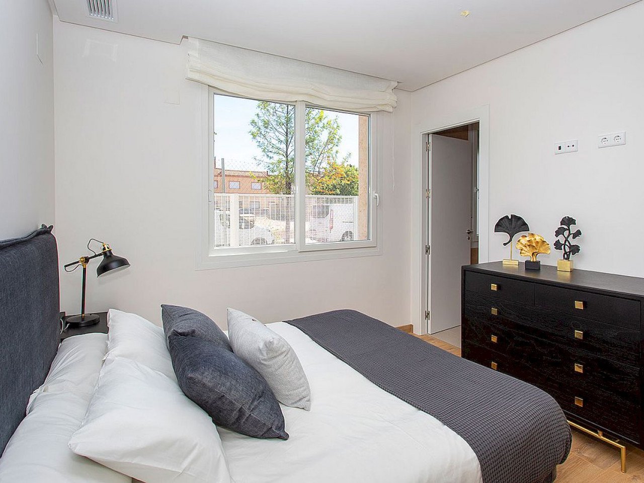 Moderne Neubau-Villa auf 2 Ebenen in ruhiger Gegend