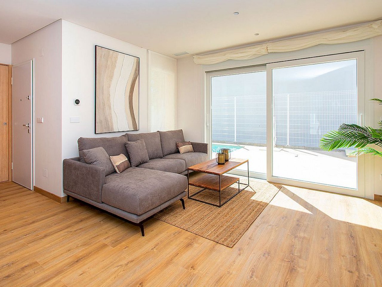 Moderne Neubau-Villa auf 2 Ebenen in ruhiger Gegend