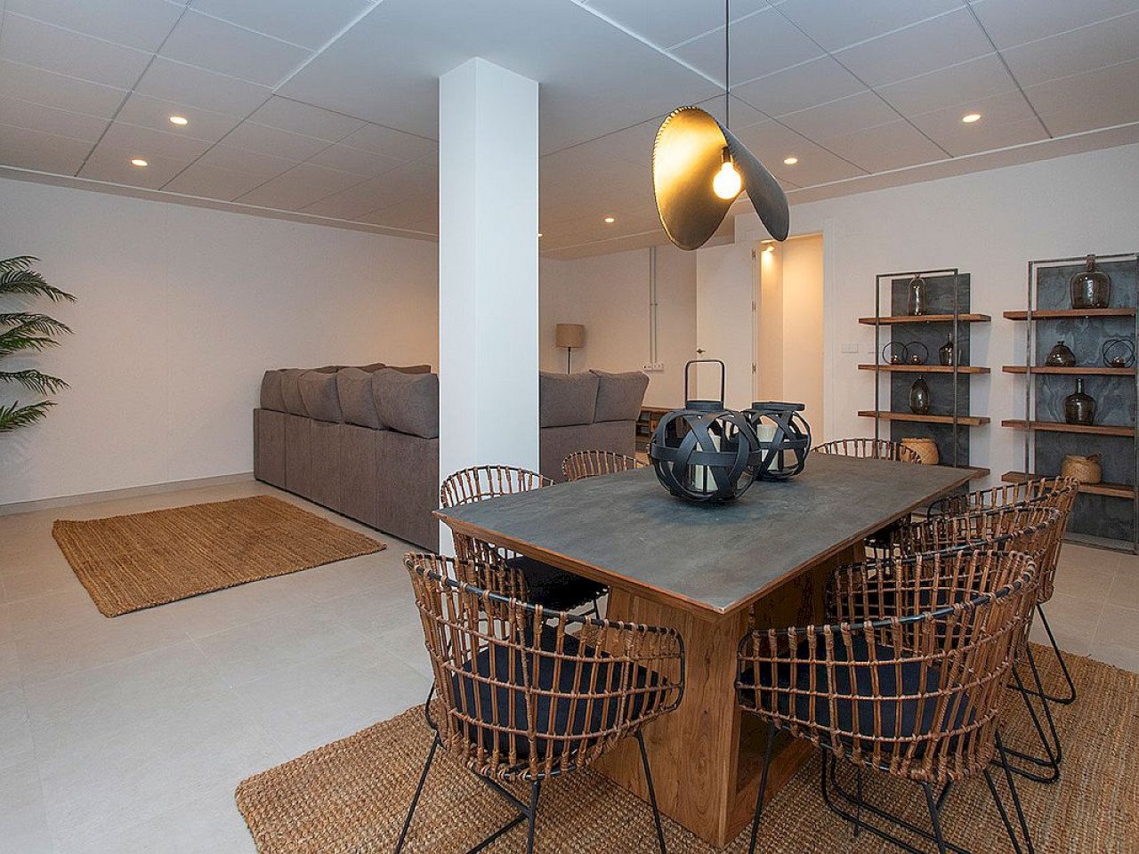 Moderne Neubau-Villa auf 2 Ebenen in ruhiger Gegend