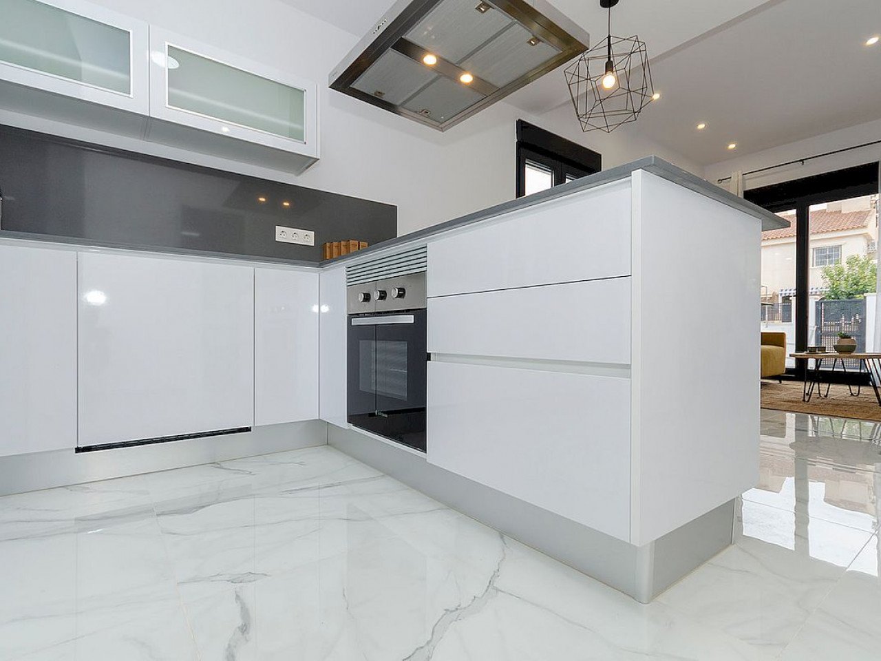 Laguna Neubau-Villa mit Pool in hohem Standard