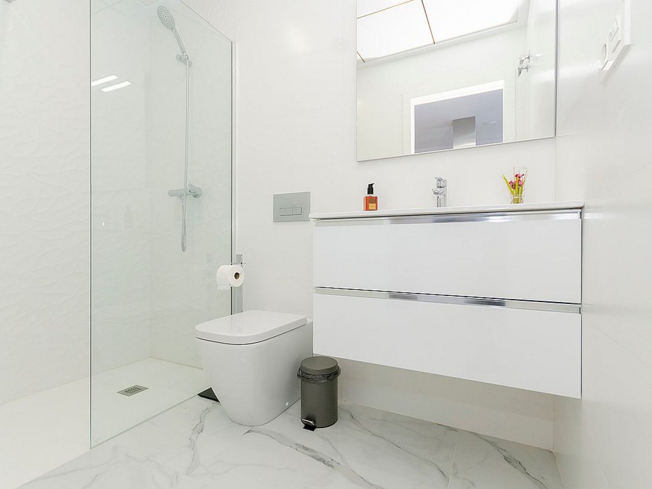 Laguna Neubau-Villa mit Pool in hohem Standard