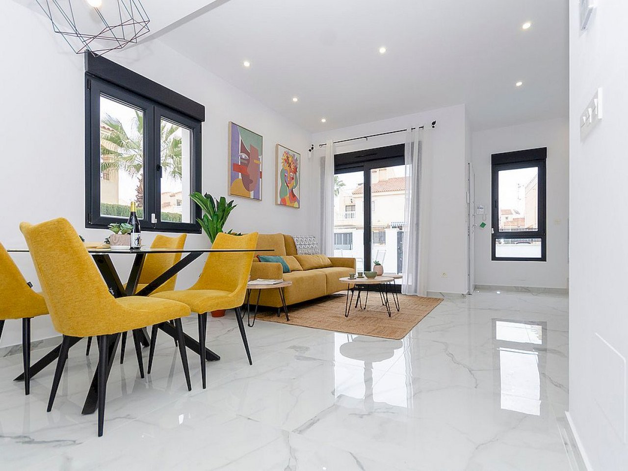 Laguna Neubau-Villa mit Pool in hohem Standard