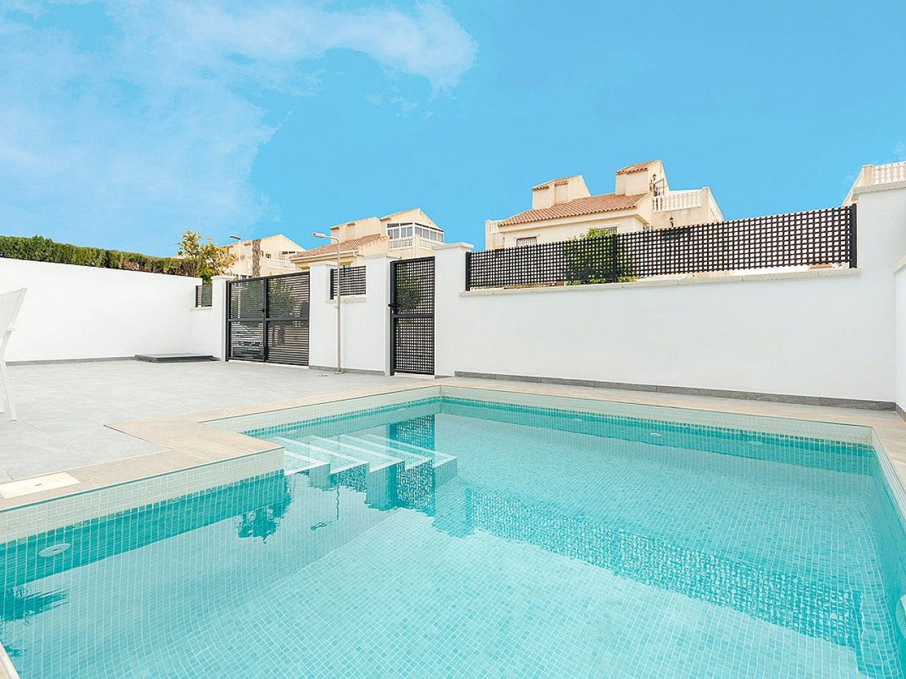 Laguna Neubau-Villa mit Pool in hohem Standard