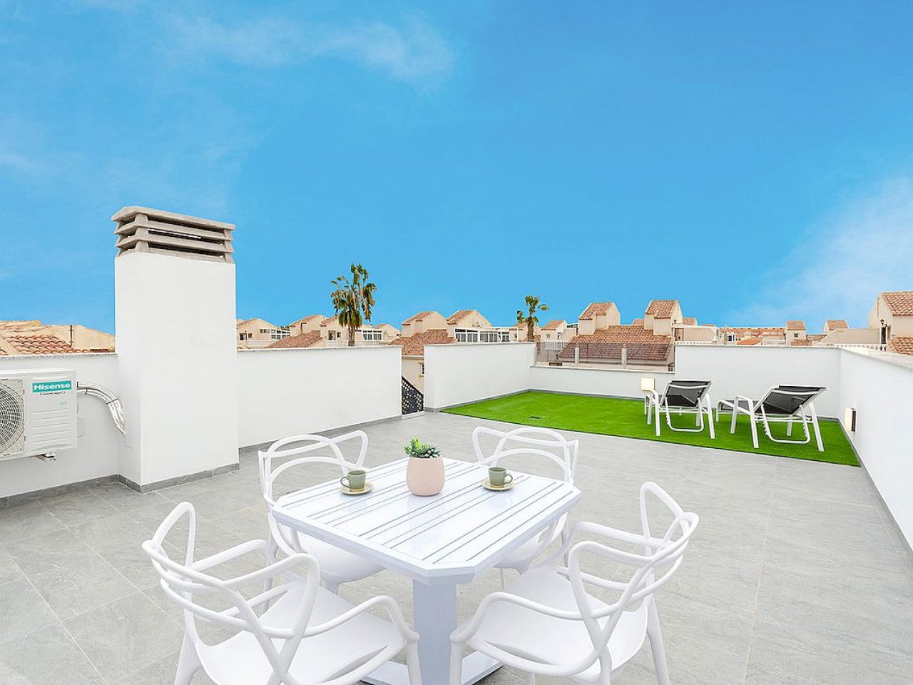 Laguna Neubau-Villa mit Pool in hohem Standard