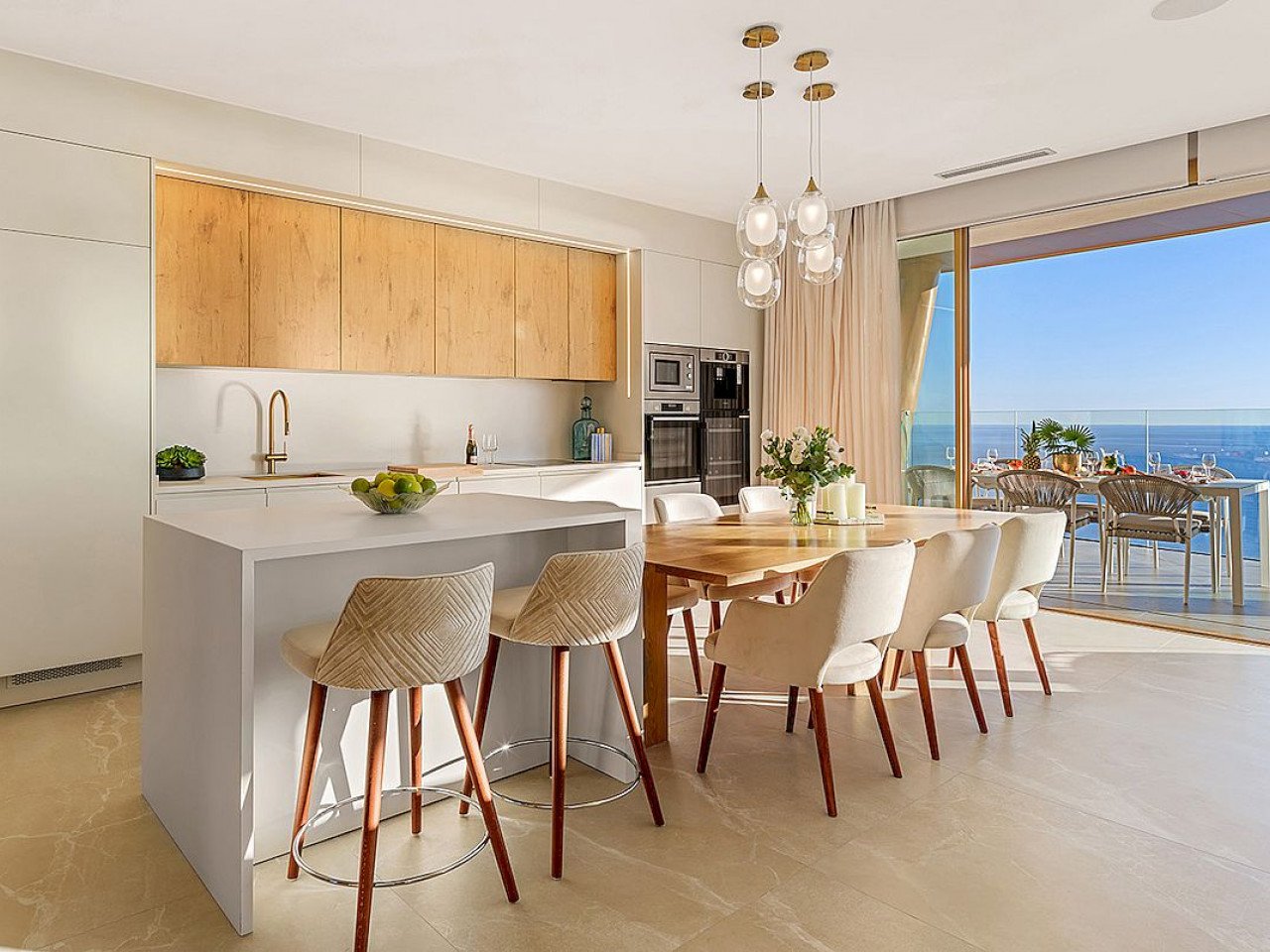 Der markanteste Wohn-Tower der Stadt - Luxus und Traum-Ausblick