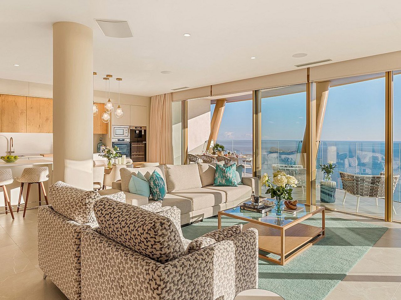 Der markanteste Wohn-Tower der Stadt - Luxus und Traum-Ausblick