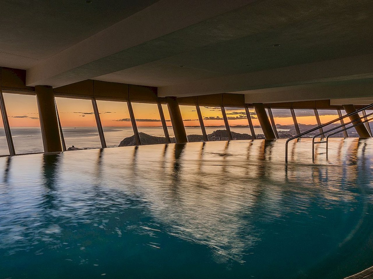 Der markanteste Wohn-Tower der Stadt - Luxus und Traum-Ausblick