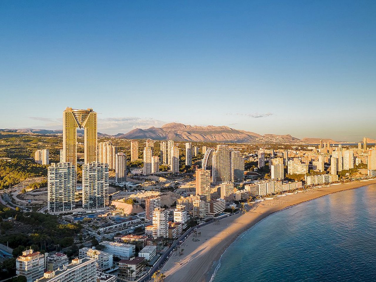 Der markanteste Wohn-Tower der Stadt - Luxus und Traum-Ausblick