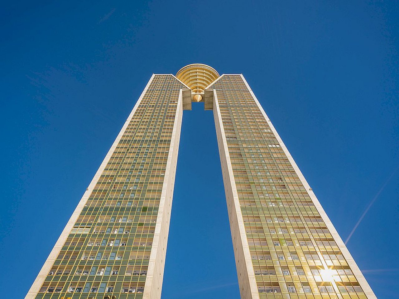 Der markanteste Wohn-Tower der Stadt - Luxus und Traum-Ausblick