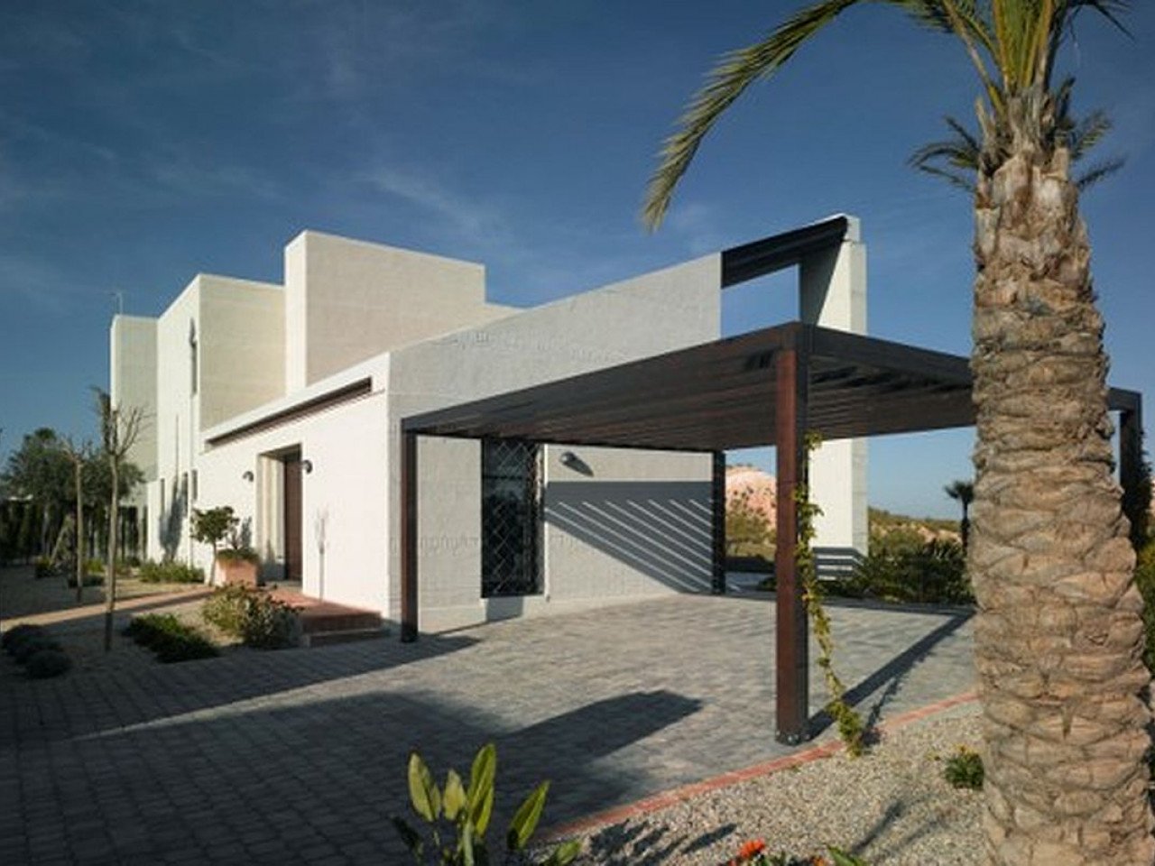 Freistehende Pool-Villa im mediterranen Stil in privater Community