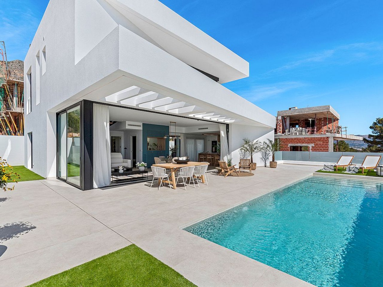 Exklusive Neubau-Villen in einzigartiger Lage mit Panorama-Blick Berge und Meer