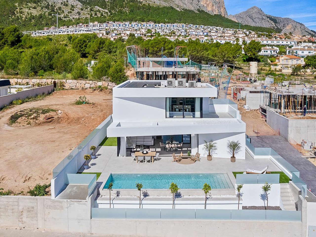 Exklusive Neubau-Villen in einzigartiger Lage mit Panorama-Blick Berge und Meer