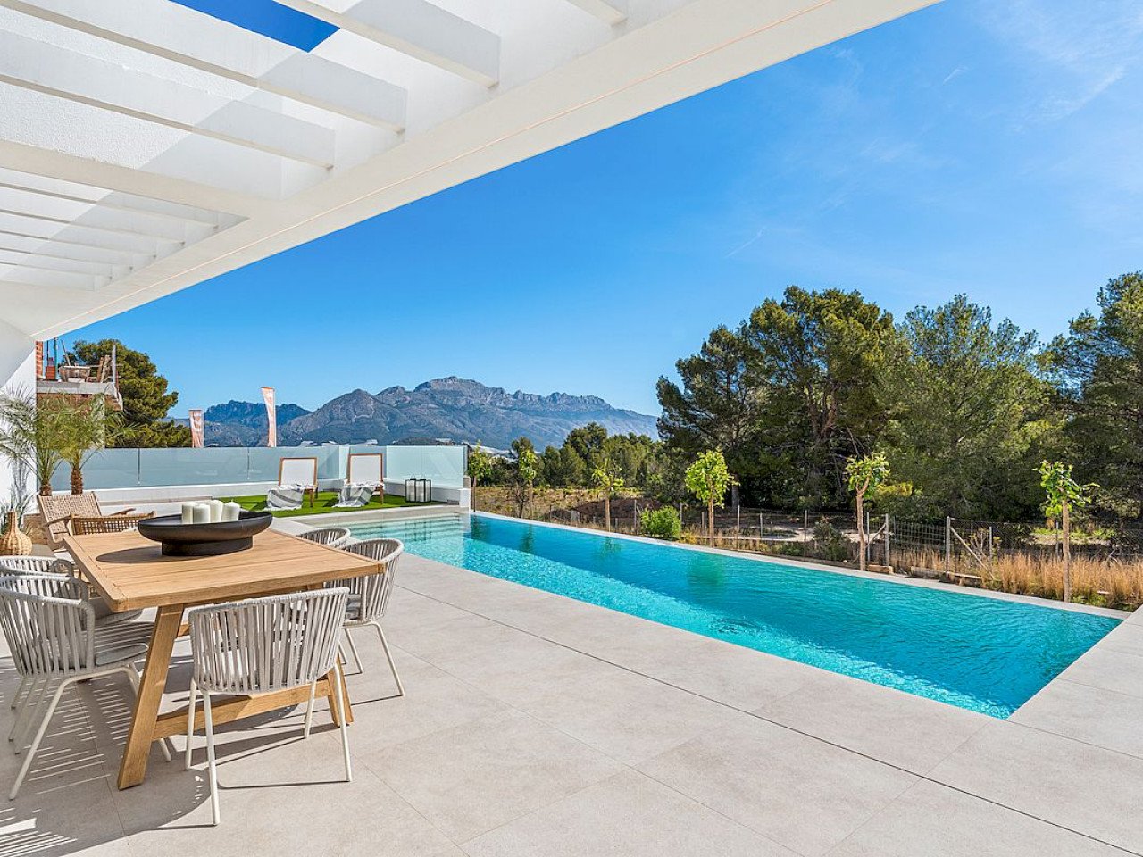 Exklusive Neubau-Villen in einzigartiger Lage mit Panorama-Blick Berge und Meer