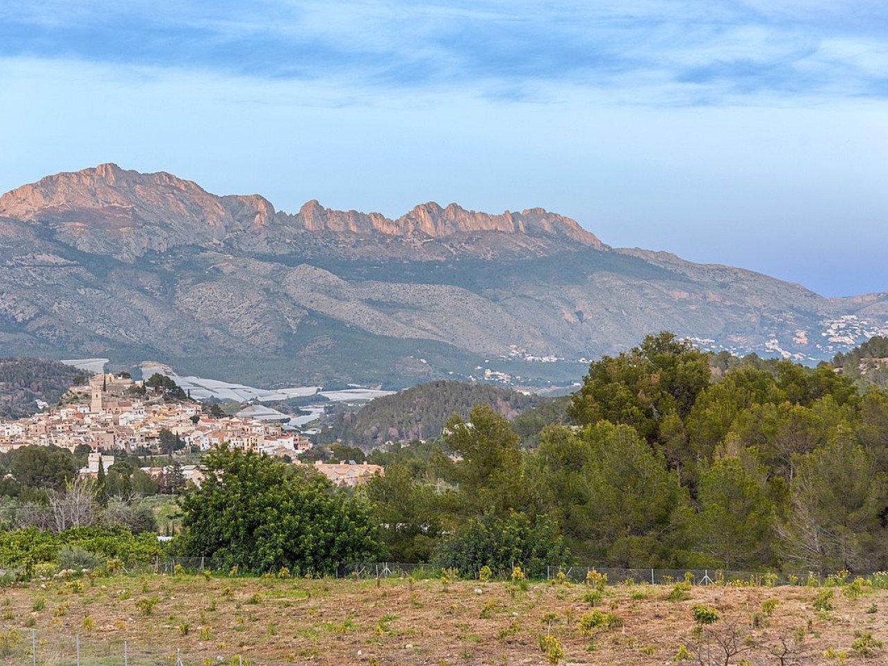 Exklusive Neubau-Villen in einzigartiger Lage mit Panorama-Blick Berge und Meer