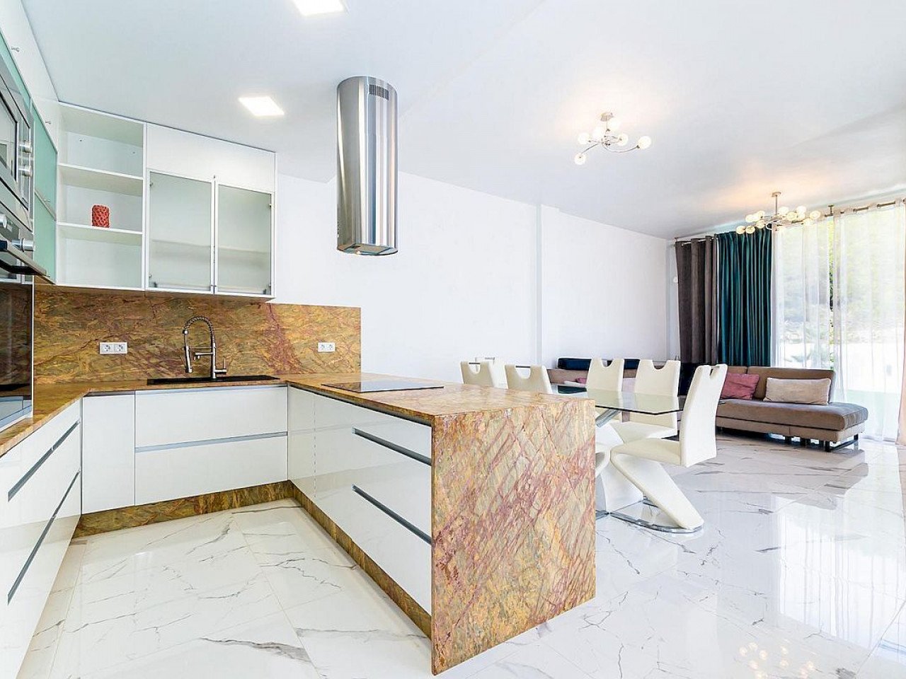 Moderne Neubau-Anlage - beste Infrastruktur - nur 4 km zum Strand