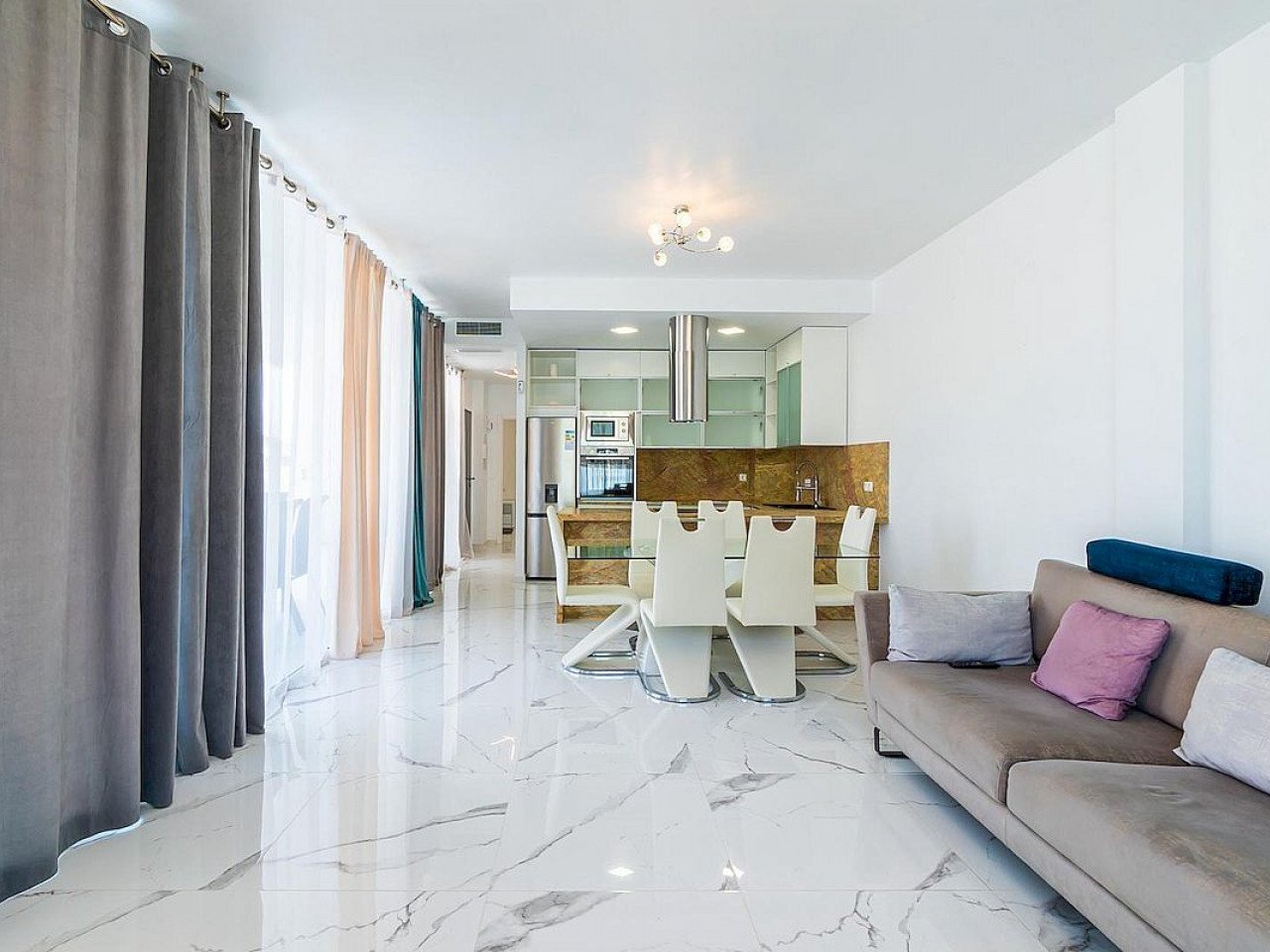 Moderne Neubau-Anlage - beste Infrastruktur - nur 4 km zum Strand