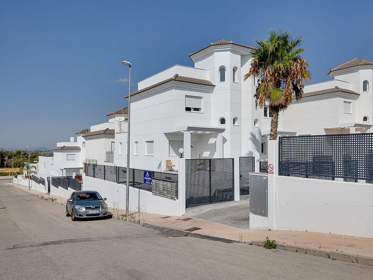 Wunderbare spanische Neubau-Häuser in La Marina zum Top-Preis!