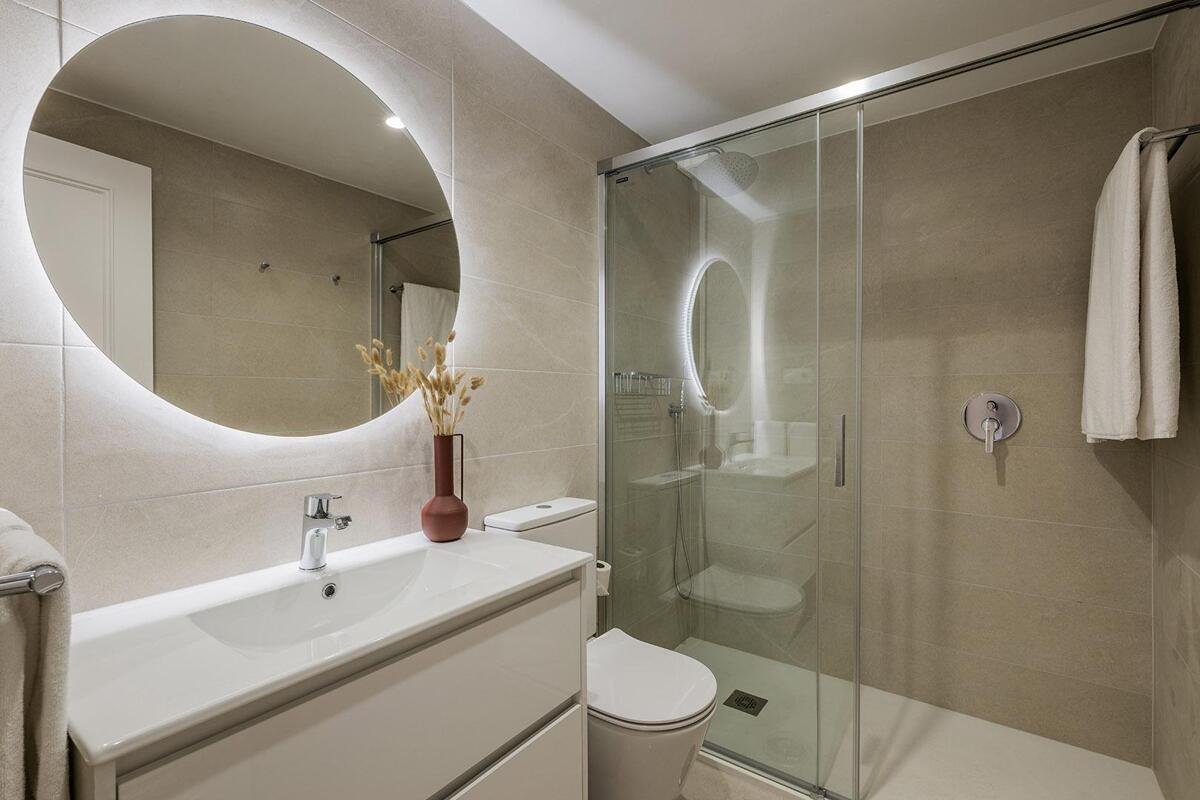 Neubau, 2 Schlafzimmer, 1 Badezimmer Stadthaus in Mijas