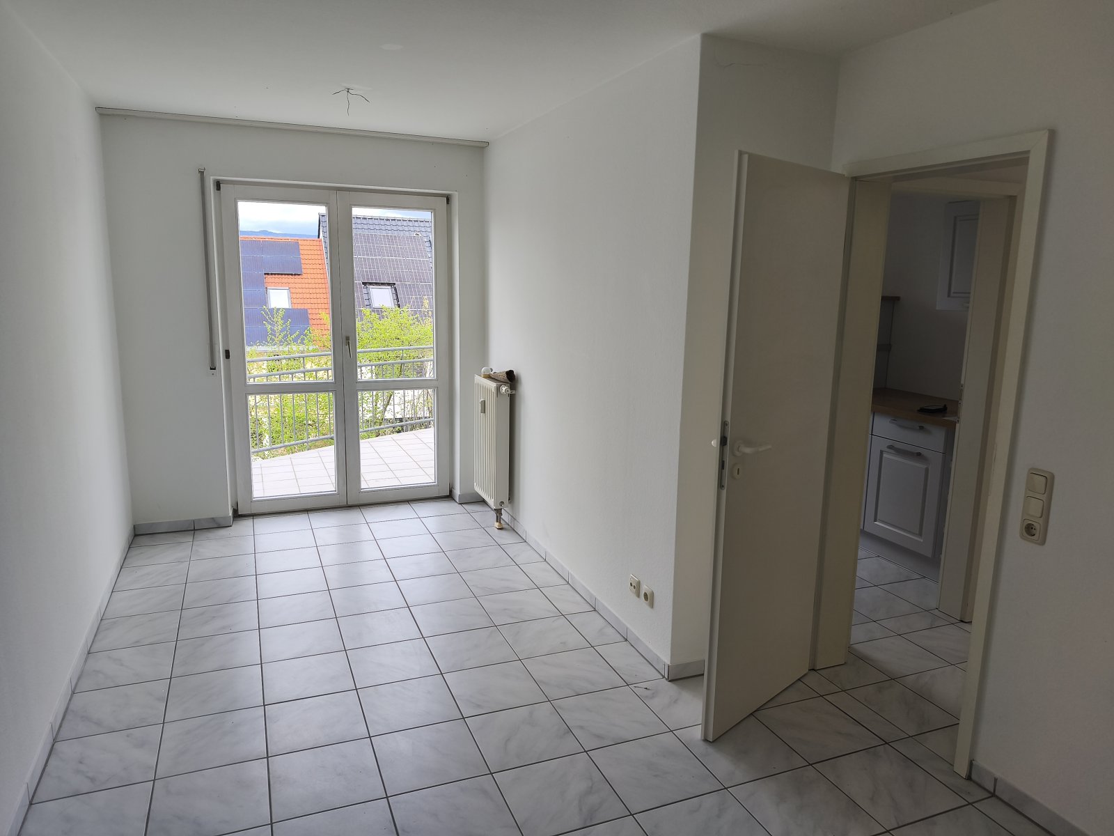 SOFORT: Moderne, helle 2-Zimmer-Wohnung mit kompletter Einbau-Küche