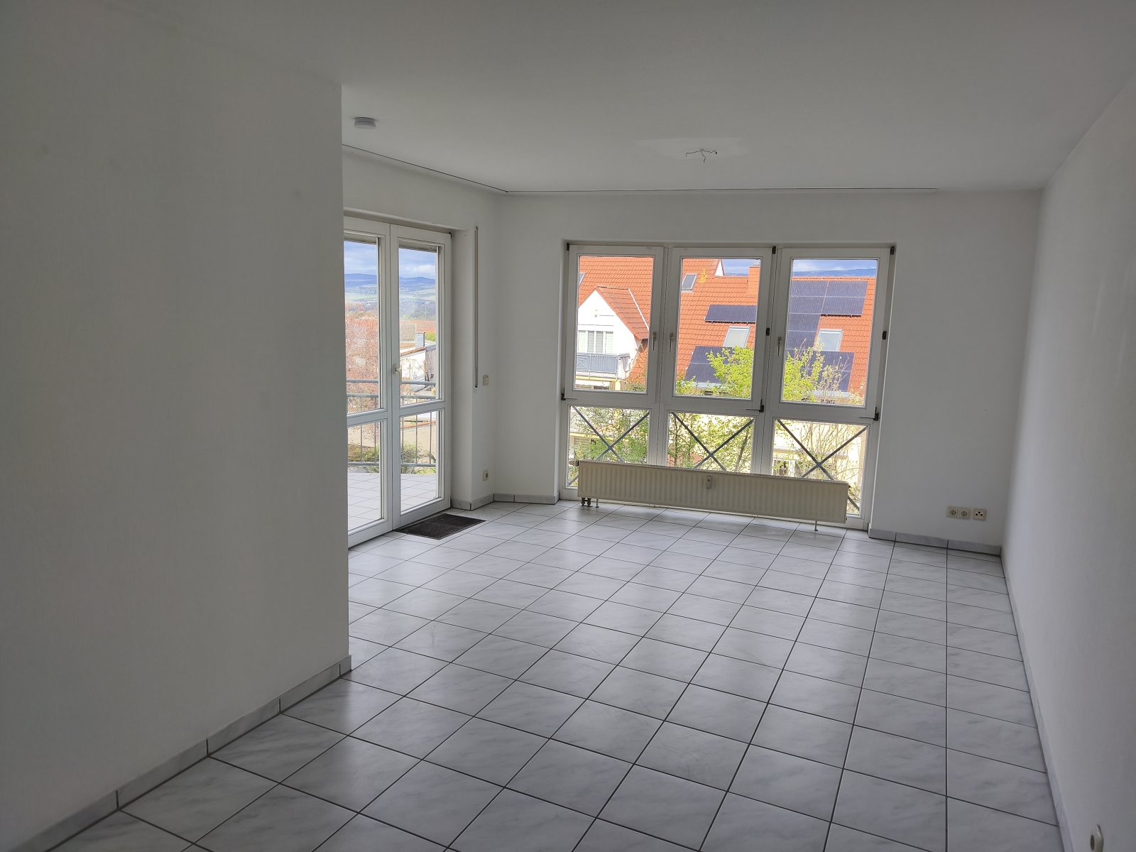 SOFORT: Moderne, helle 2-Zimmer-Wohnung mit kompletter Einbau-Küche