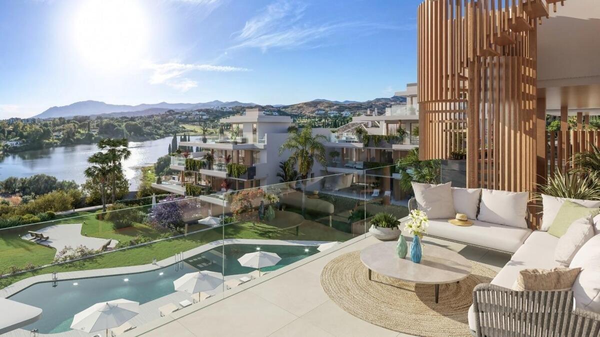 Neubau, Erdgeschosswohnung mit 3 Schlafzimmern und 3 Badezimmern in Estepona