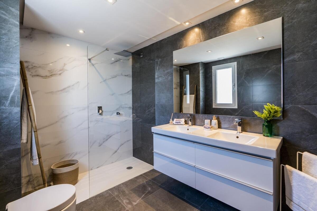 Neubau, 3-Zimmer, 2-Bad-Wohnung in Sotogrande