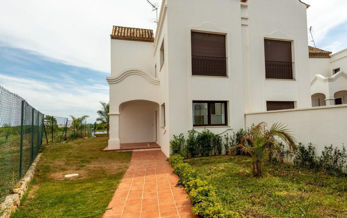 Estepona: 4-Zimmer-Doppelhaushälften Golfvillen in Estepona Estepona: 4-Zimmer-Doppelhaushälften Golfvillen in Estepona