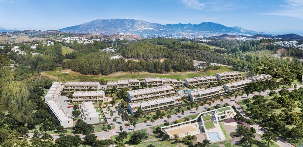 Neubau, 4 Schlafzimmer, 3 Badezimmer Stadthaus in Mijas