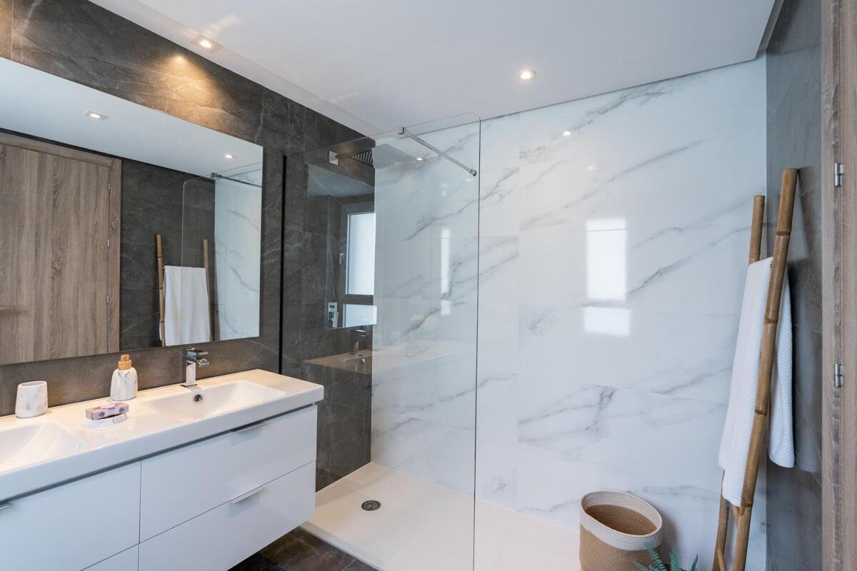 Neubau, 2 Schlafzimmer, 2 Badezimmer Wohnung in Sotogrande