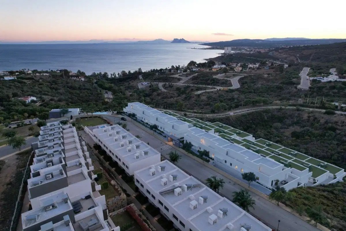 Manilva: 4-Zimmer-Reihenhaus mit 3 Badezimmern, Meerblick und großzügigen Terrassen in Manilva Manilva: 4-Zimmer-Reihenhaus mit 3 Badezimmern, Meerblick und großzügigen Terrassen in Manilva