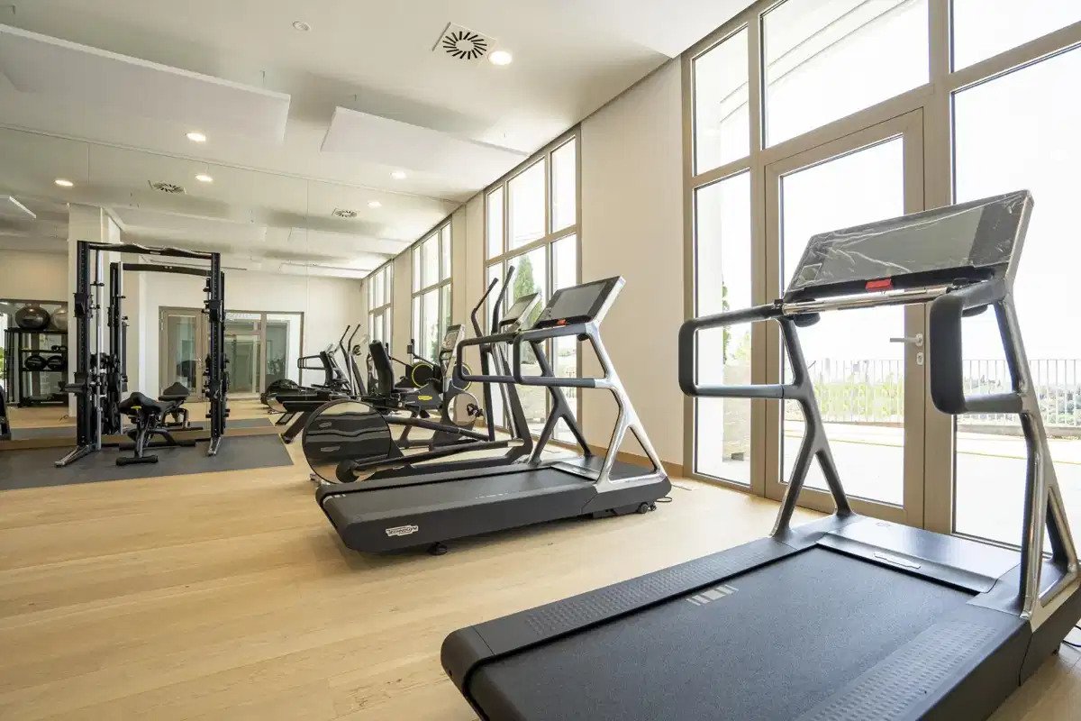 2-Zimmer, 2-Bad Erdgeschosswohnung mit Meerblick und Resort-Annehmlichkeiten in Marbella-Benahavís Hills