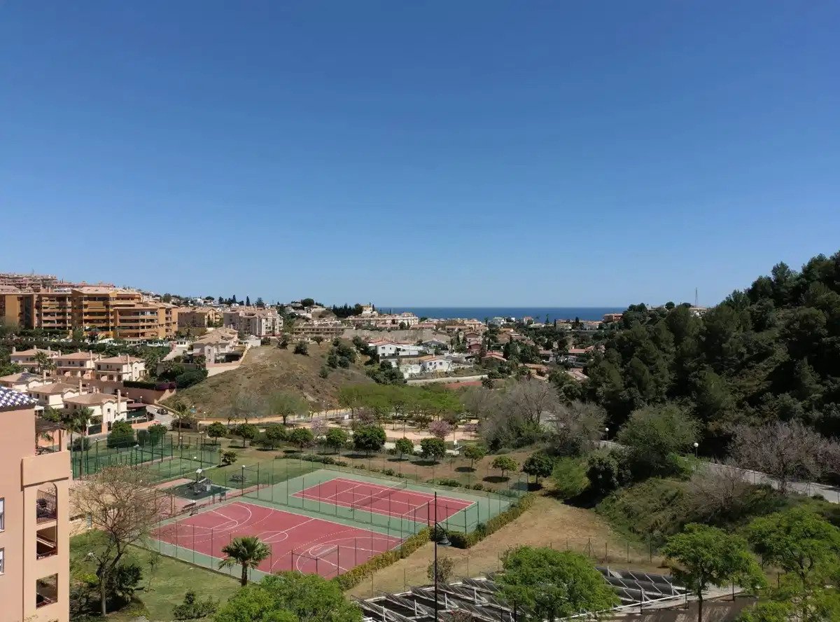2-Zimmer, 2-Bad-Wohnung mit Terrasse und Meer- oder Bergblick in Fuengirola