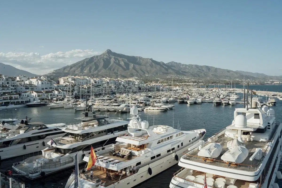 2-Zimmer, 2-Bad-Wohnung mit Panoramablick auf Meer und Berge in Nueva Andalucía, Marbella
