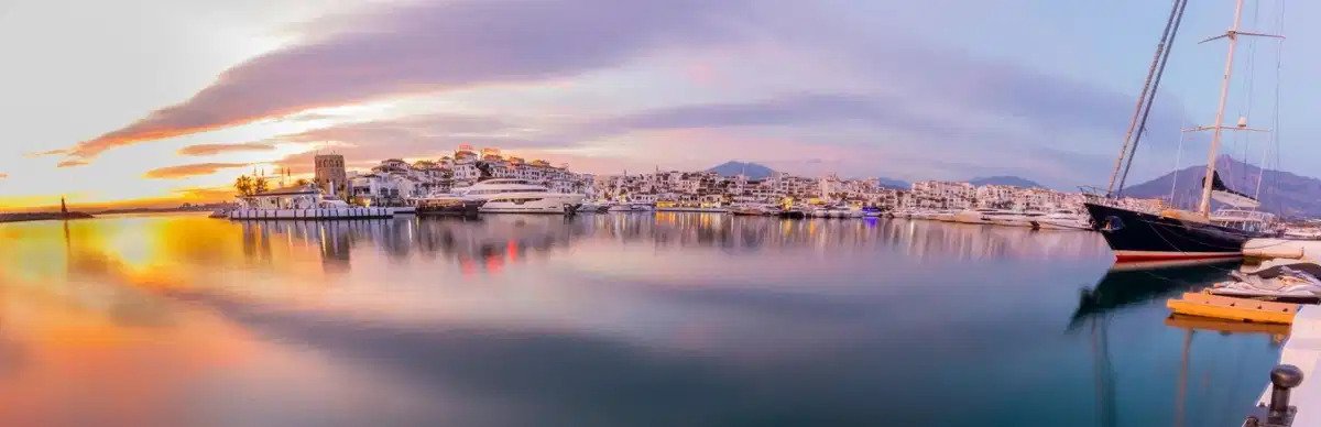 2-Zimmer, 2-Bad-Wohnung mit Panoramablick auf Meer und Berge in Nueva Andalucía, Marbella