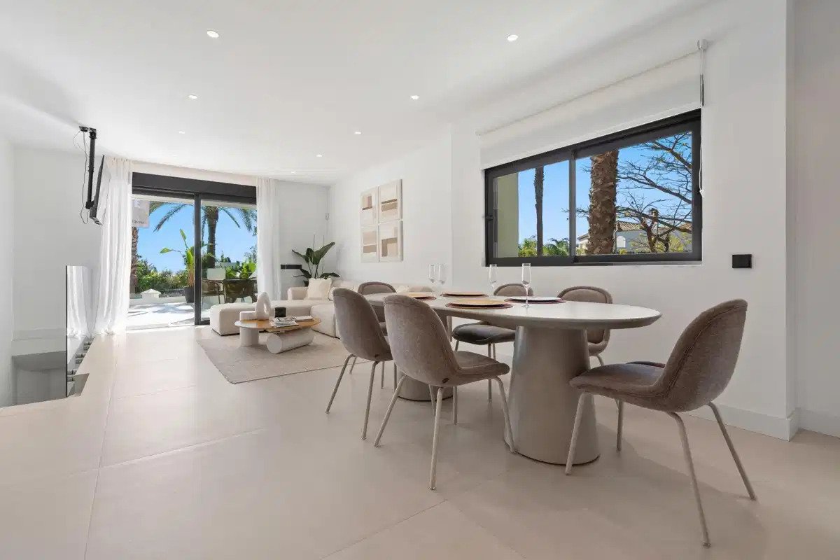 4-Zimmer, 4-Badezimmer Luxus-Duplexhäuser in El Paraiso, Estepona-Marbella Gebiet