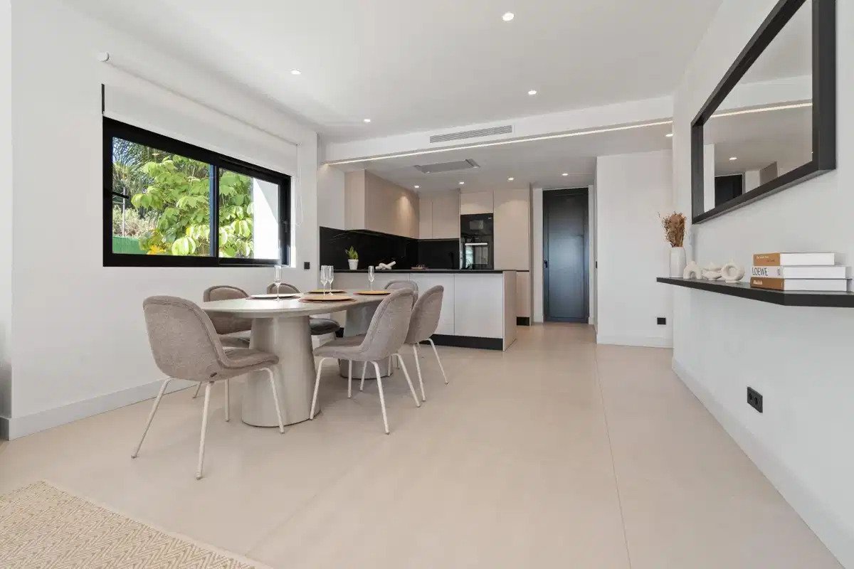 4-Zimmer, 4-Badezimmer Luxus-Duplexhäuser in El Paraiso, Estepona-Marbella Gebiet