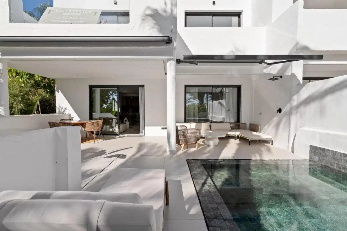 5-Zimmer, 4-Bad Luxus-Duplex-Erdgeschosswohnung in El Paraiso, Estepona–Marbella Gebiet