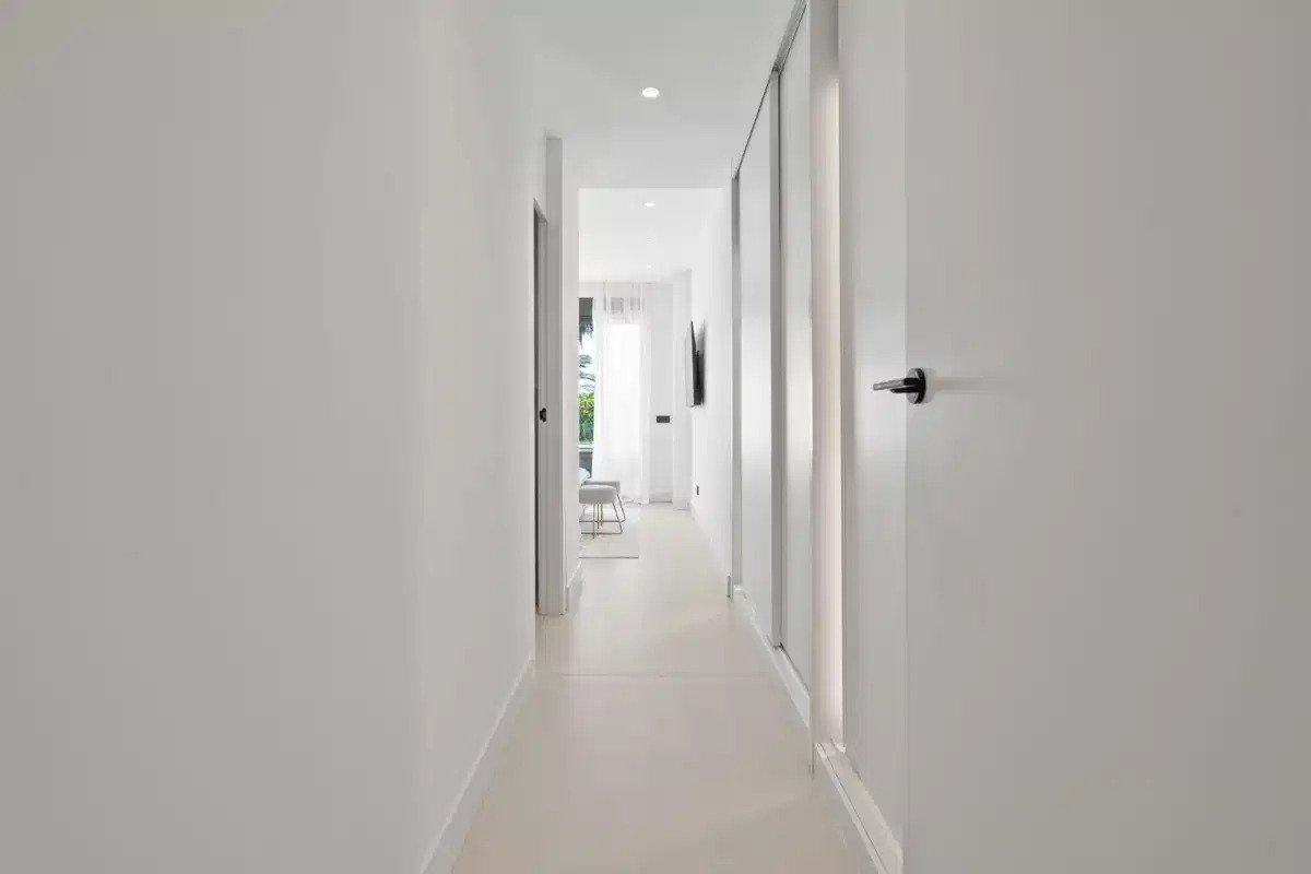 5-Zimmer, 4-Bad Luxus-Duplex-Erdgeschosswohnung in El Paraiso, Estepona–Marbella Gebiet