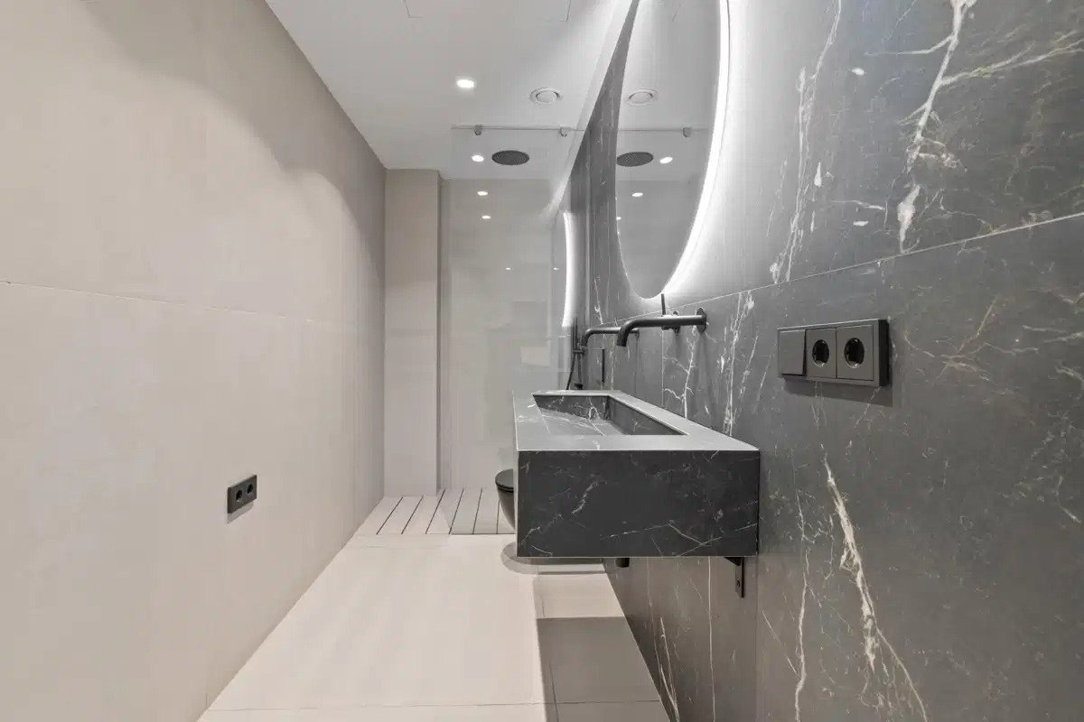 5-Zimmer, 4-Bad Luxus-Duplex-Erdgeschosswohnung in El Paraiso, Estepona–Marbella Gebiet