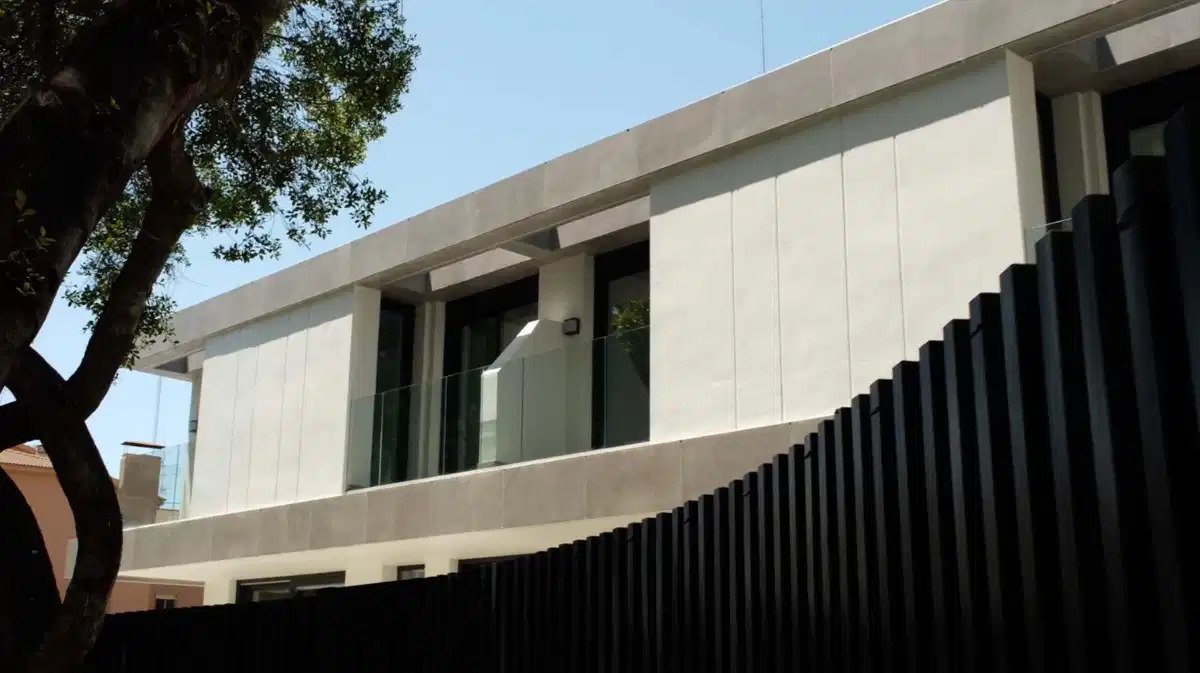 3-Zimmer, 3-Badezimmer Stadthaus in El Limonar, Malaga – Luxuriöses Boutique-Wohnen in der Nähe des Strandes