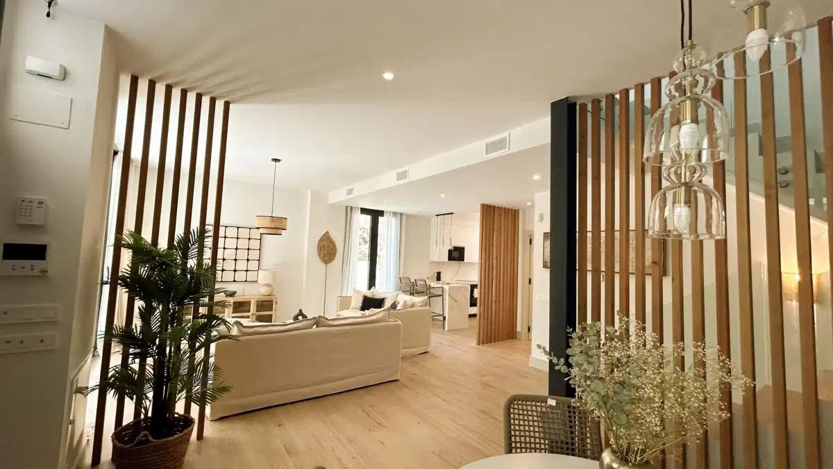 3-Zimmer, 3-Badezimmer Stadthaus in El Limonar, Malaga – Luxuriöses Boutique-Wohnen in der Nähe des Strandes